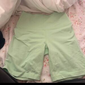 Green aritzia tna biker shorts size small